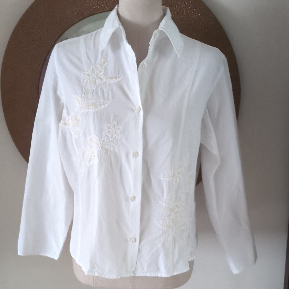 Norm Thompson Vintage White Embroidered Top